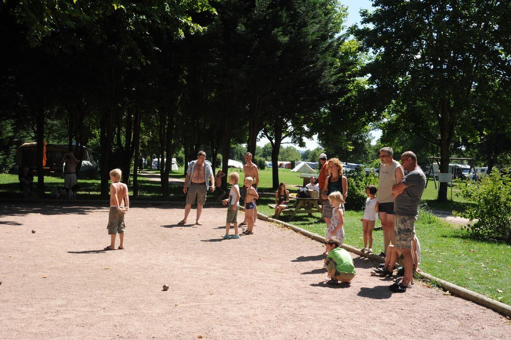 Camping Des 2 Rives- Mobilhomes Etang-sur-Arroux Dış mekan fotoğraf