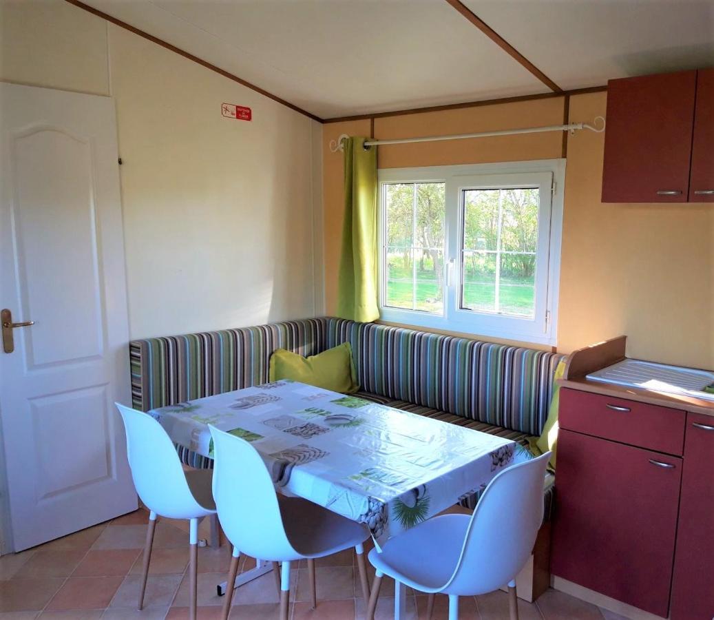 Camping Des 2 Rives- Mobilhomes Etang-sur-Arroux Dış mekan fotoğraf
